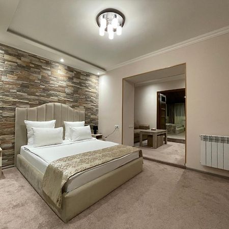 יירבאן Delin Hotel And Tours מראה חיצוני תמונה