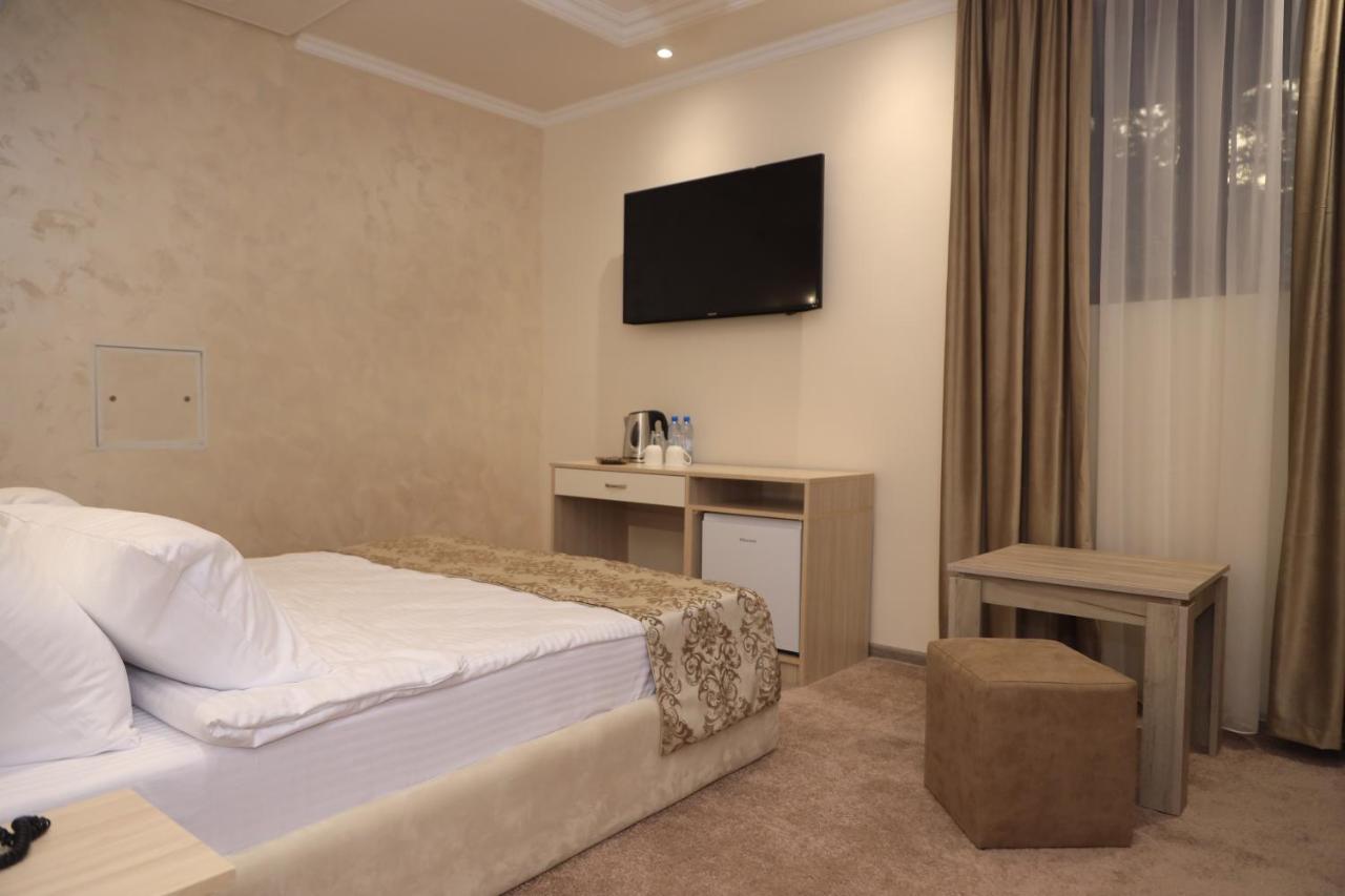 יירבאן Delin Hotel And Tours מראה חיצוני תמונה