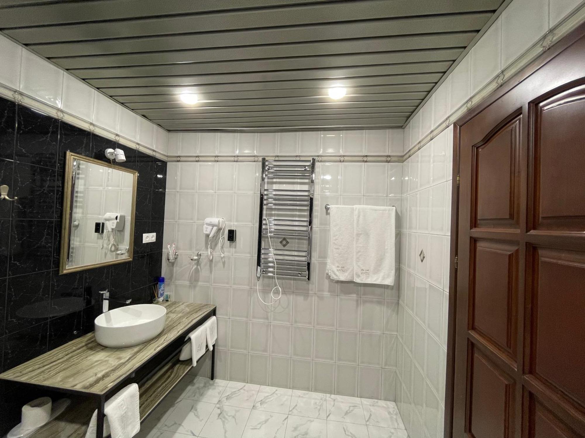 יירבאן Delin Hotel And Tours מראה חיצוני תמונה