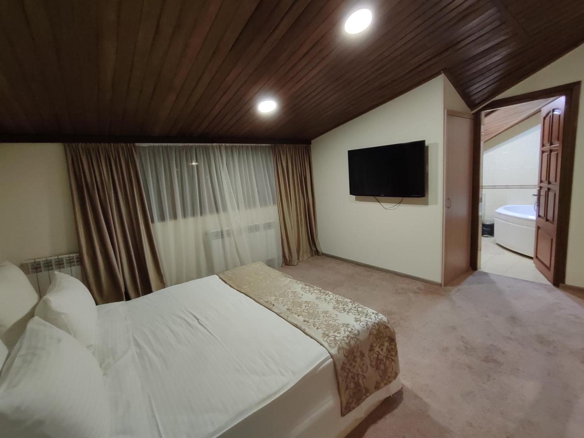 יירבאן Delin Hotel And Tours מראה חיצוני תמונה
