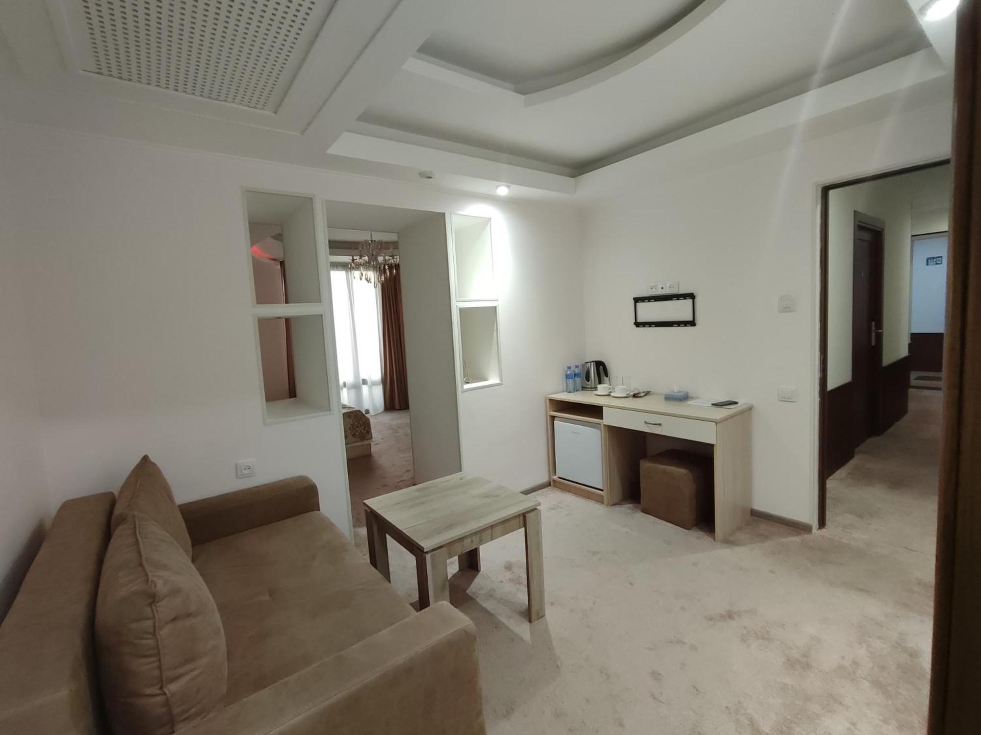יירבאן Delin Hotel And Tours מראה חיצוני תמונה