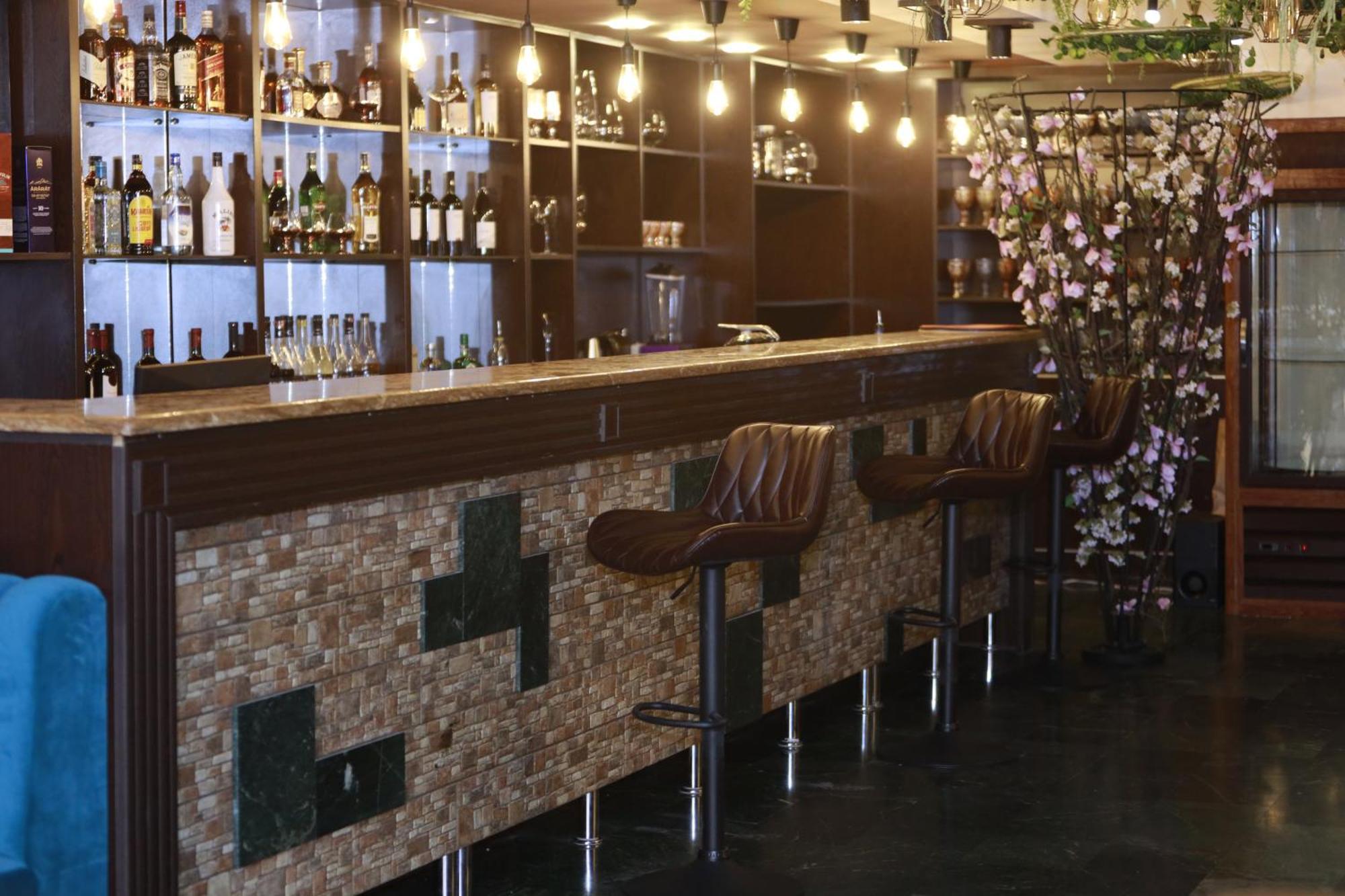 יירבאן Delin Hotel And Tours מראה חיצוני תמונה