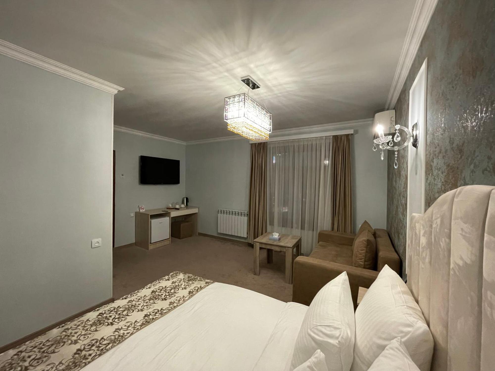 יירבאן Delin Hotel And Tours מראה חיצוני תמונה