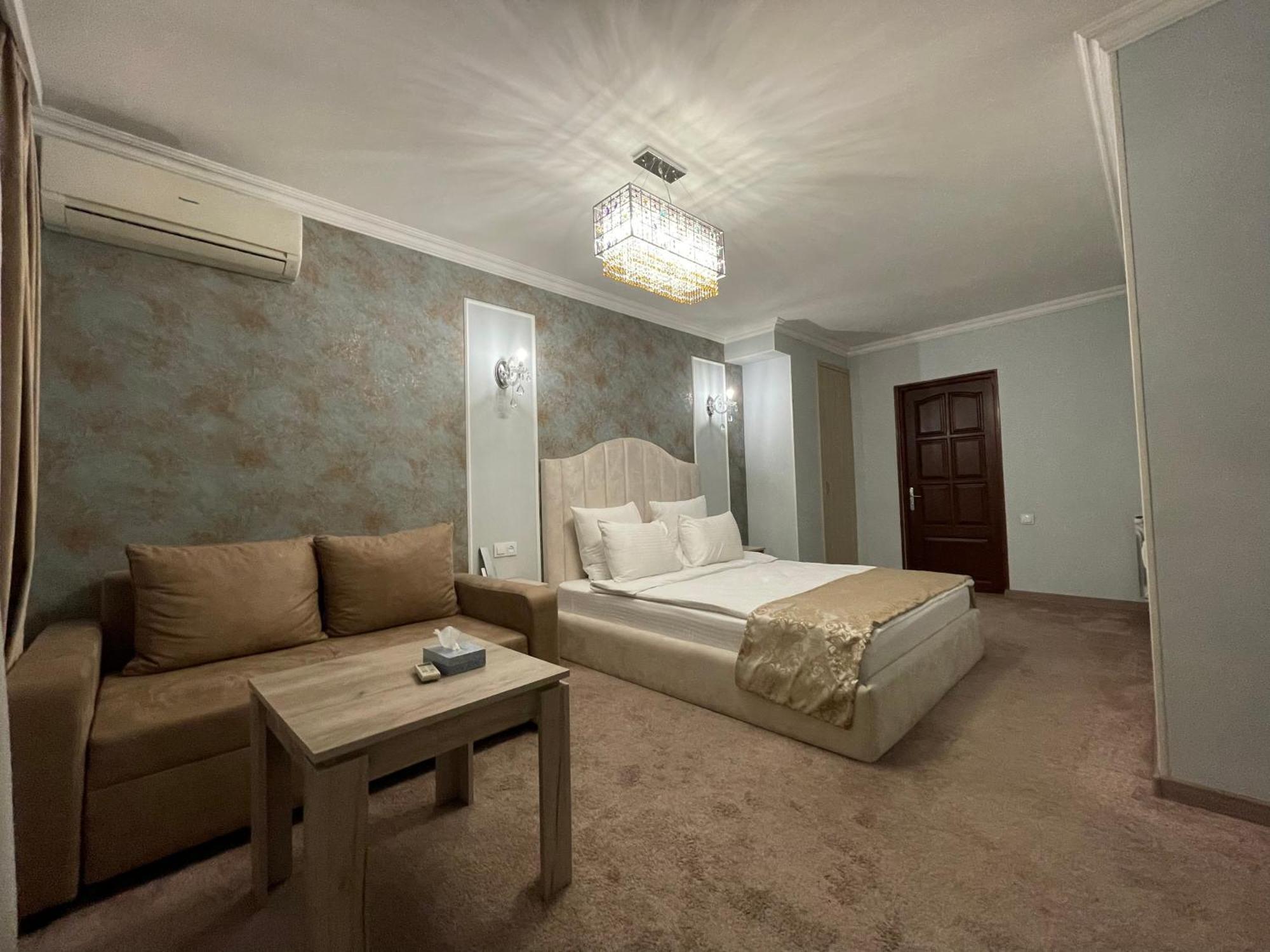 יירבאן Delin Hotel And Tours מראה חיצוני תמונה