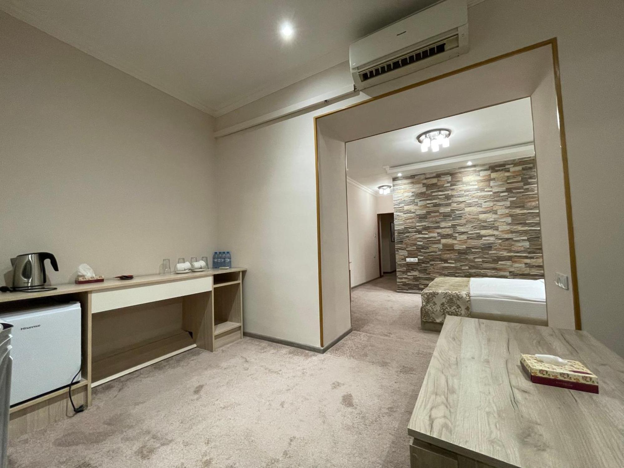 יירבאן Delin Hotel And Tours מראה חיצוני תמונה