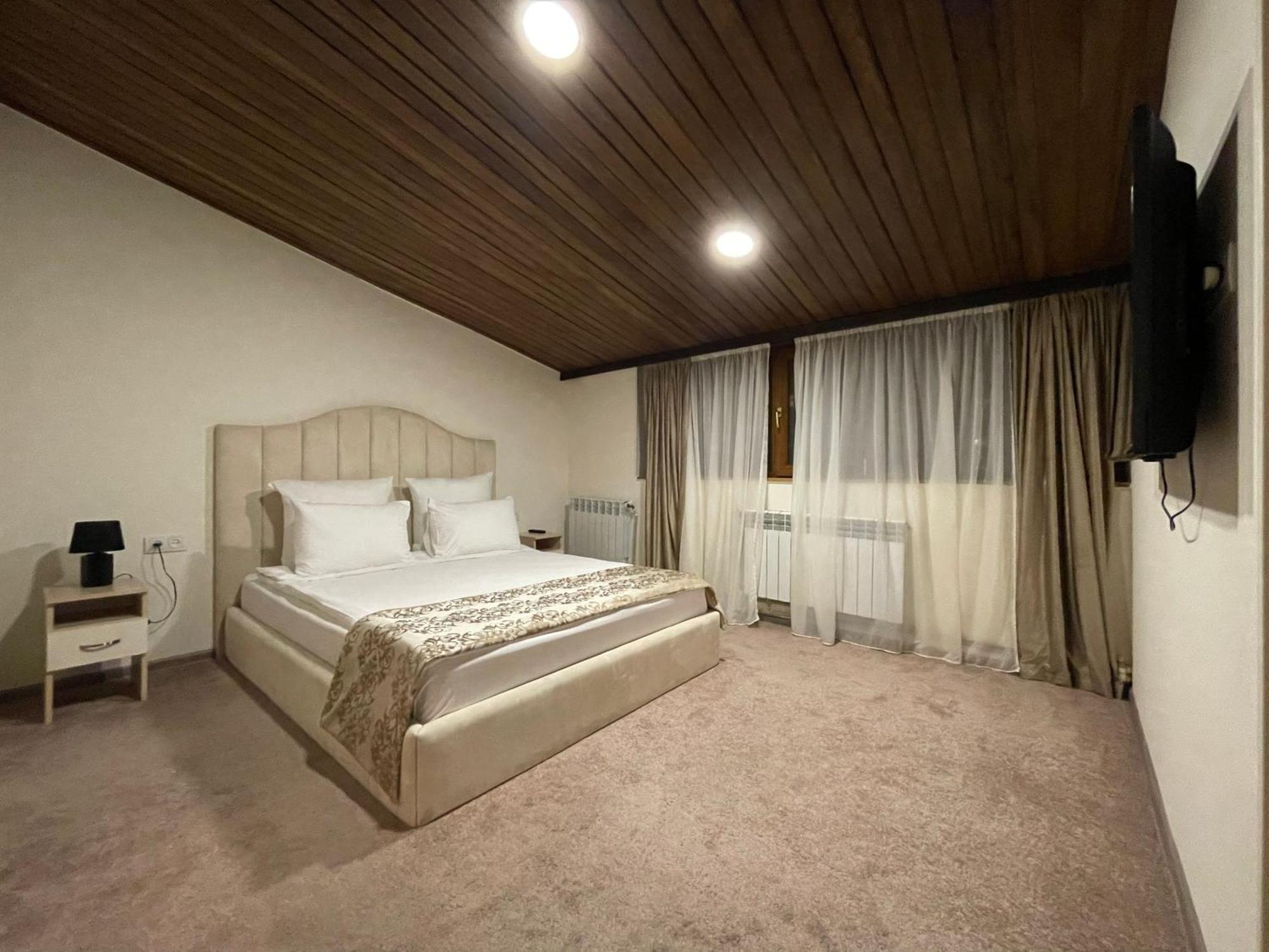 יירבאן Delin Hotel And Tours מראה חיצוני תמונה